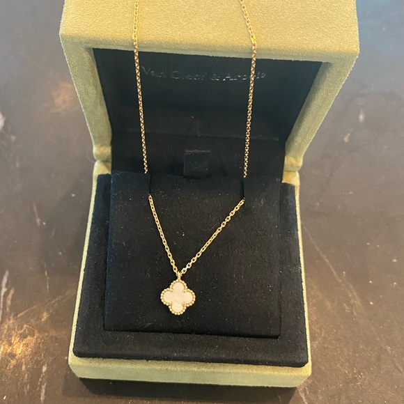 Van Cleef & Arpels Jewelry - Sweet Alhambra mother of pearl 18k